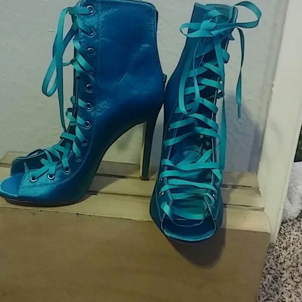 NWOT Teal High Heels👠